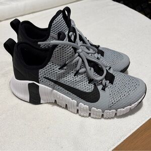 Nike Free Metcon 3 Sneakers in Wolf Grey - 9.5M/11W